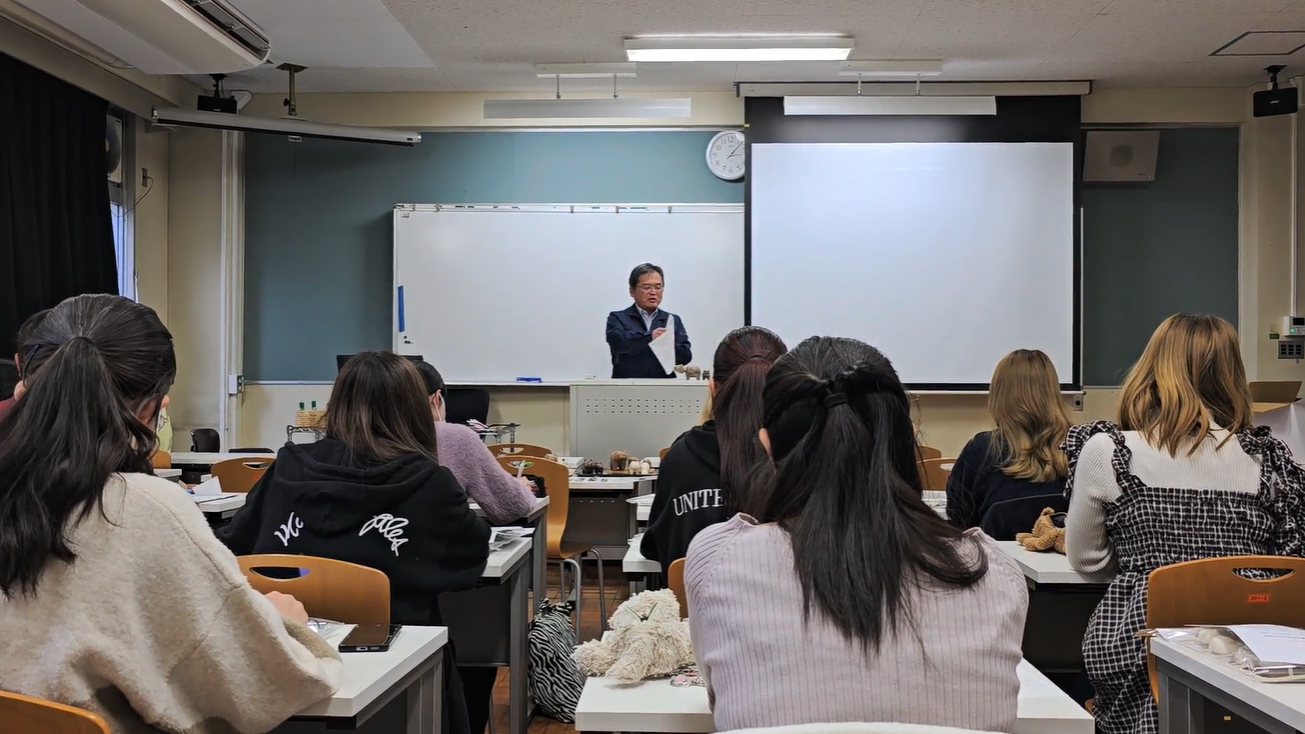 【会津短大に出前授業】浜通り・中通り・会津が連携!大学生との真剣トークで「バイオマスプラスチック」の現実と未来を探るのアイキャッチ画像